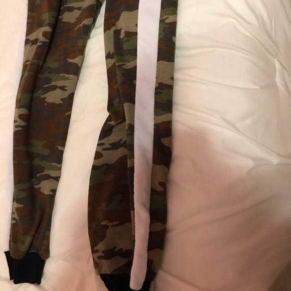 Camo “BABYGIRL” Jogging/Sweatpants - Picture 3 of 4